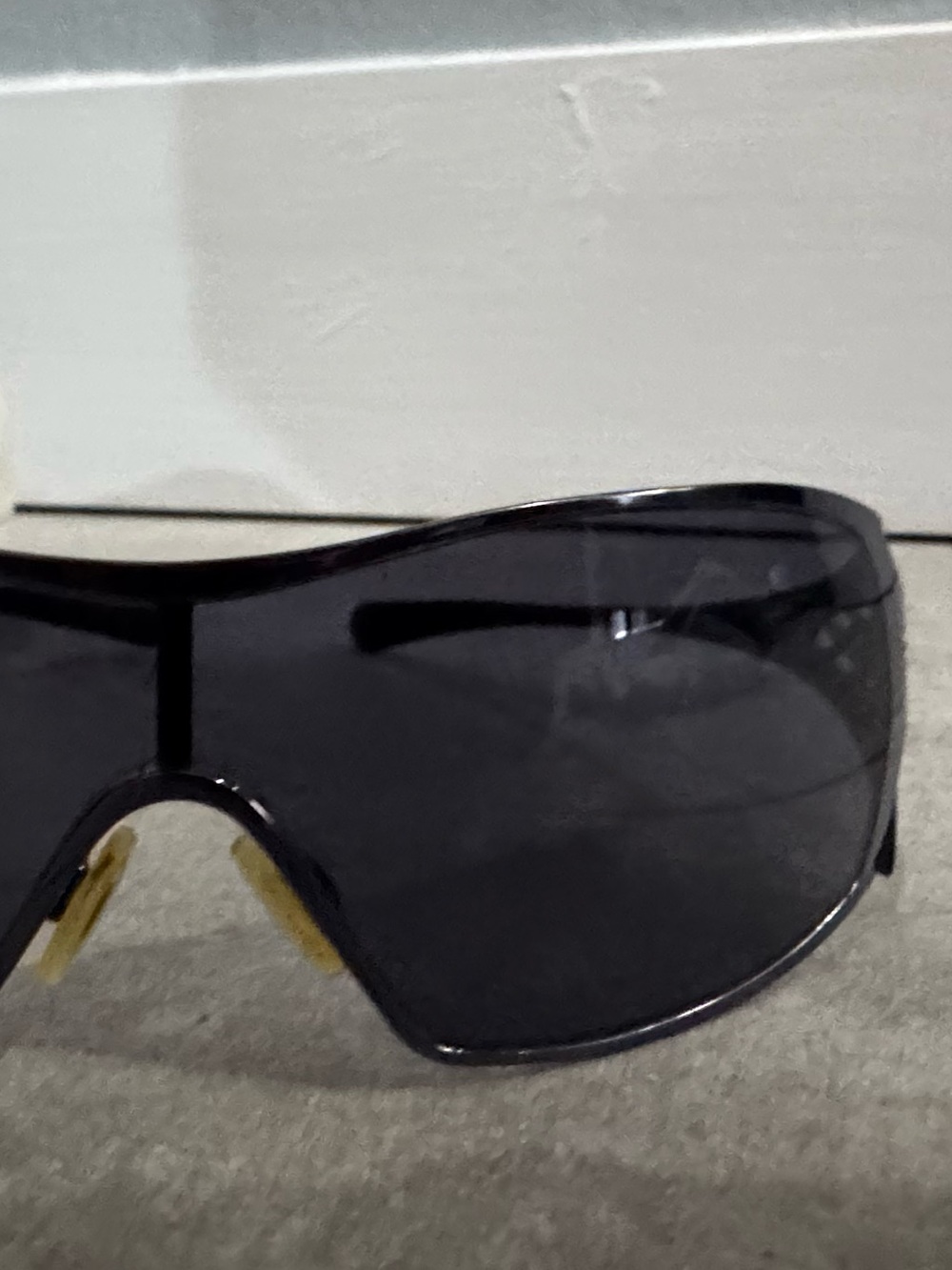 Oakley Dart OO4008 sunglasses featuring a polished black frame with grey lenses - Picture 2 of 15